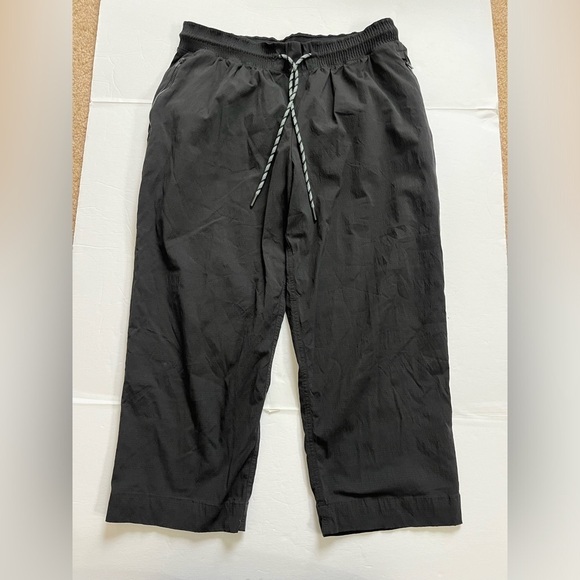 Athleta Trekkie Straight Crop Black Size 12 Petite - Picture 1 of 10